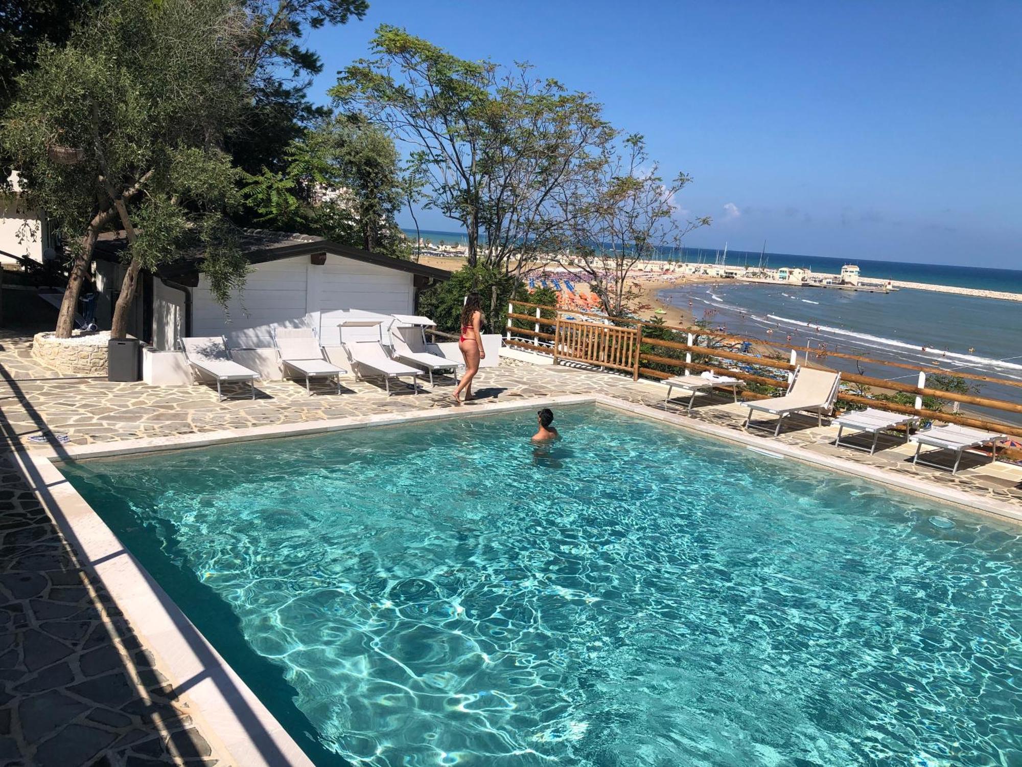 Hotel Riviera Rodi Garganico Esterno foto